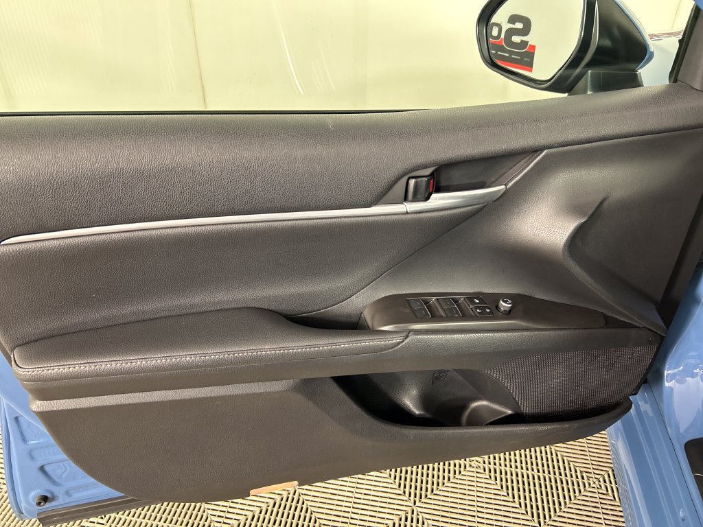 Used 2023 Toyota Camry XSE FWD image 11