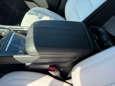 New 2026 Chevrolet Traverse High Country w/ LPO, Floor Liner Package AWD/4WD image 14