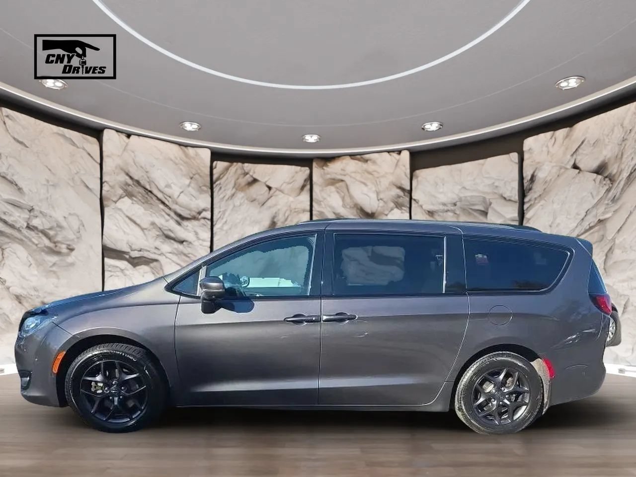 Used 2019 Chrysler Pacifica Limited w/ Advanced Safetytec Group FWD image 8