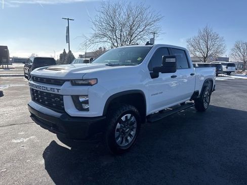 Certified 2022 Chevrolet Silverado 2500 Custom w/ Custom Value Package image 3