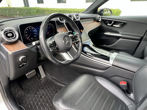 Used 2025 Mercedes-Benz GLC 300 4MATIC w/ AMG Line image 17