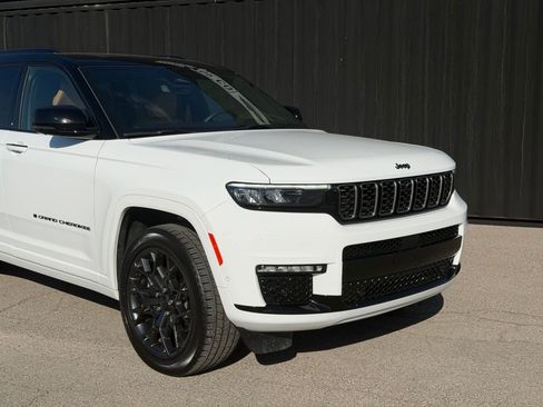 Used 2025 Jeep Grand Cherokee L Summit AWD/4WD image 3