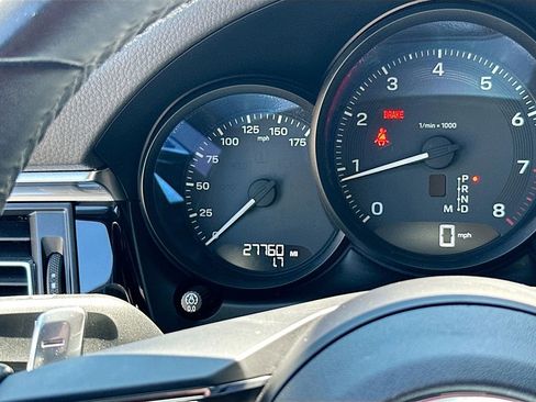 Certified 2023 Porsche Macan AWD/4WD image 13