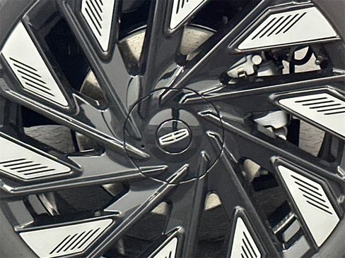 Used 2026 Lincoln Nautilus Reserve w/ Jet Appearance Package image 5