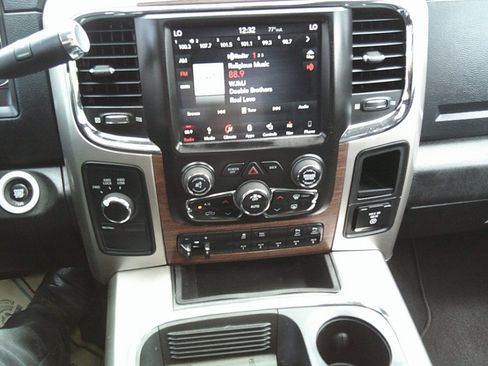 Used 2018 RAM 2500 Laramie w/ Snow Chief Group AWD/4WD image 38