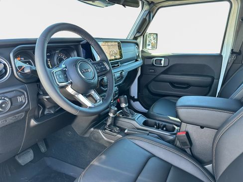 New 2026 Jeep Wrangler Unlimited Sahara w/ Safety Group AWD/4WD image 31