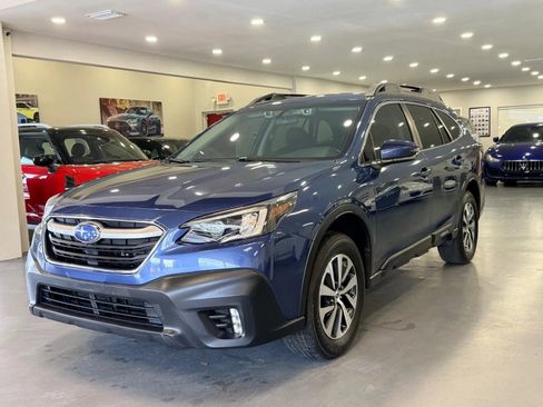 Used 2021 Subaru Outback Premium image 3