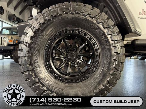 Used 2025 Jeep Wrangler Unlimited Rubicon AWD/4WD image 25