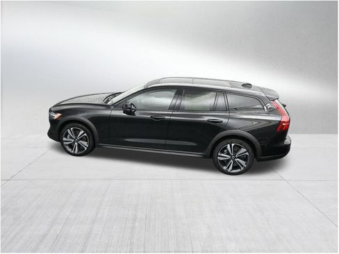 New 2026 Volvo V60 B5 Cross Country Plus AWD/4WD image 14