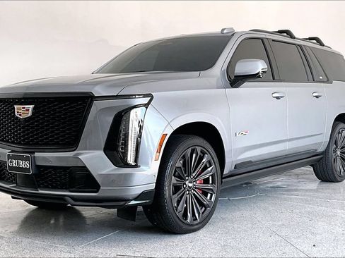 Used 2025 Cadillac Escalade ESV V AWD/4WD image 14