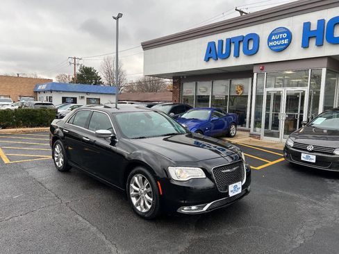 Used 2015 Chrysler 300 C image 3