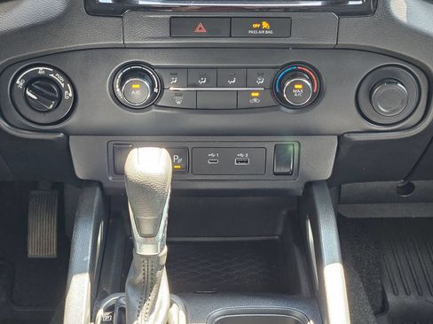 Used 2022 Nissan Frontier SV w/ Graphics Package AWD/4WD image 13
