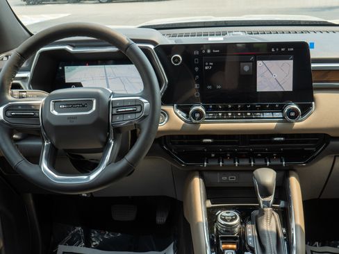 New 2026 GMC Canyon Denali AWD/4WD image 11