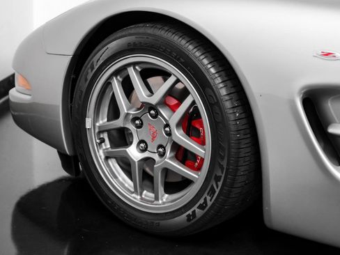 Used 2004 Chevrolet Corvette Z06 w/ Memory Package RWD image 42