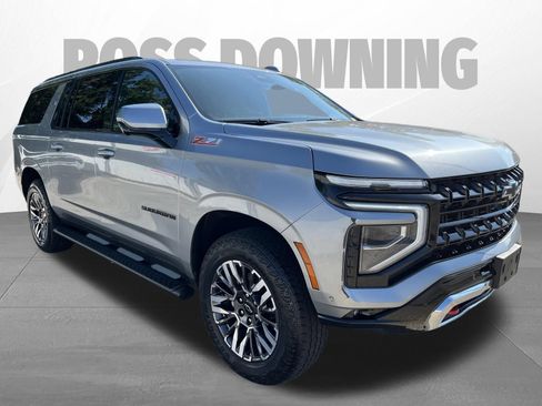 Used 2025 Chevrolet Suburban Z71 AWD/4WD image 3