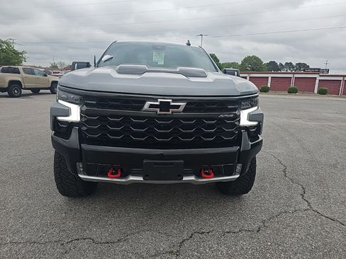 Used 2023 Chevrolet Silverado 1500 ZR2 w/ Technology Package AWD/4WD image 3