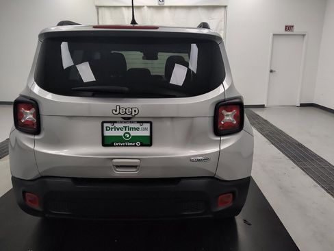 Used 2020 Jeep Renegade Latitude FWD image 7