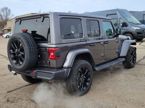 Used 2025 Jeep Wrangler Unlimited Sahara image 4