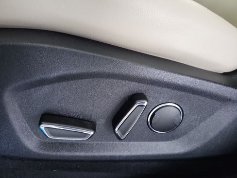 Used 2019 Ford Edge Titanium w/ Cold Weather Package AWD/4WD image 15