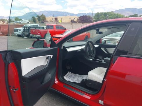 Used 2021 Tesla Model Y Long Range AWD/4WD image 3
