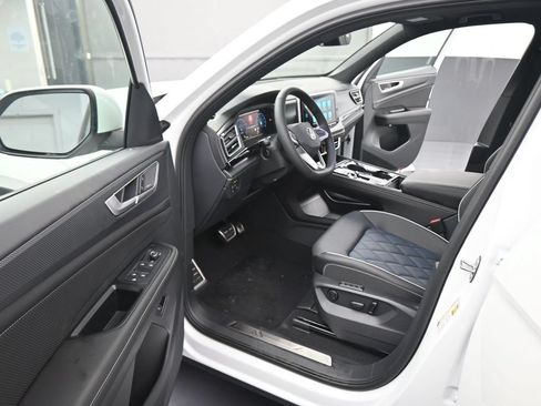 Used 2026 Volkswagen Atlas Cross Sport SEL Premium R-Line AWD/4WD image 36