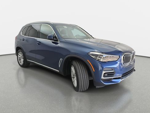 Used 2023 BMW X5 xDrive40i w/ Premium Package image 3