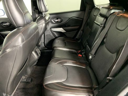 Used 2018 Jeep Cherokee Trailhawk w/ Quick Order Package 27L image 18