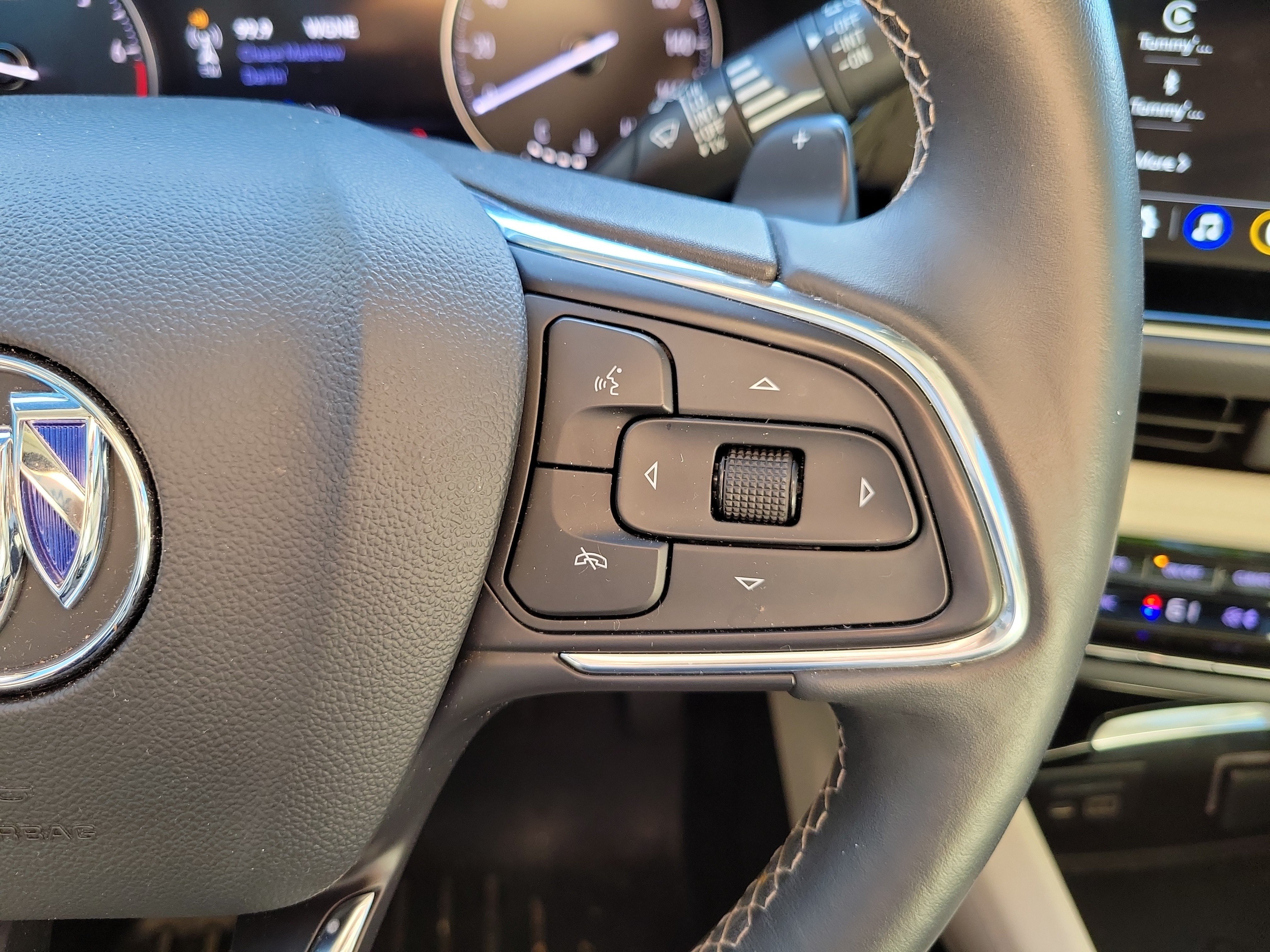 Used 2023 Buick Envision Avenir FWD image 30
