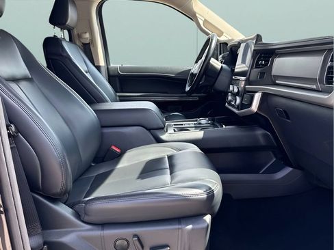 Used 2024 Ford Expedition XLT RWD image 16