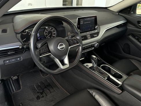 Used 2025 Nissan Altima 2.5 SR FWD image 12