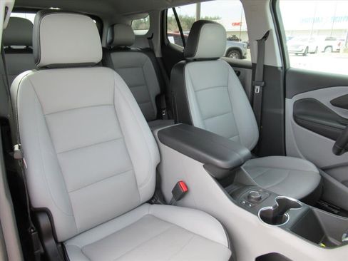 Used 2022 GMC Terrain SLT w/ Infotainment Package II FWD image 9