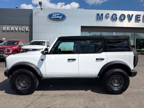 Used 2025 Ford Bronco Badlands AWD/4WD image 3