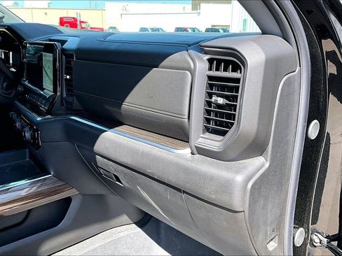 Used 2024 Chevrolet Silverado 2500 LT w/ Midnight Edition image 19