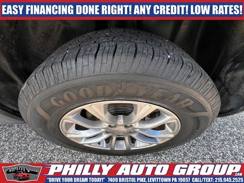 Used 2019 Jeep Cherokee Latitude Plus AWD/4WD image 32