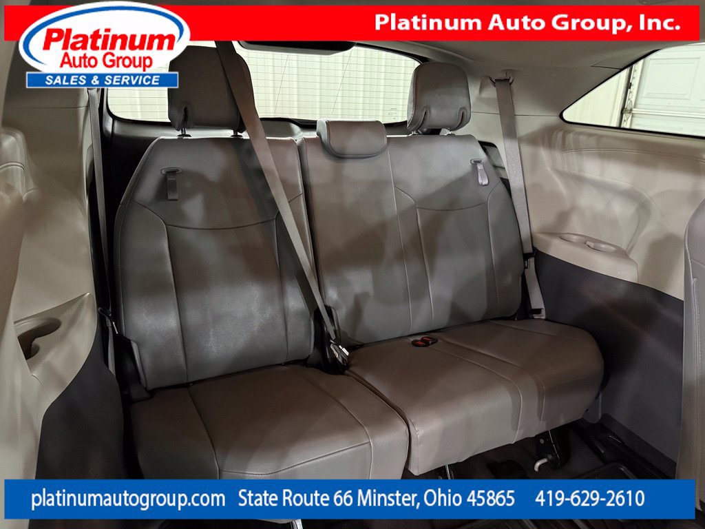 Used 2023 Toyota Sienna XLE AWD/4WD image 38