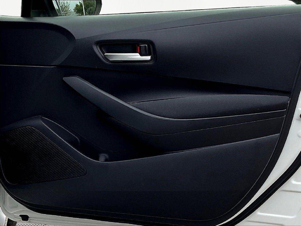 Used 2021 Toyota Corolla LE FWD image 30