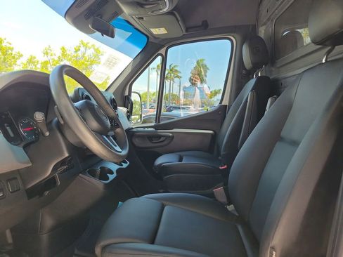 Used 2023 Mercedes-Benz Sprinter 2500 image 23