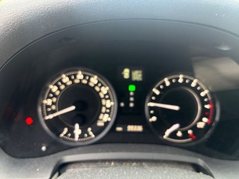 Used 2010 Lexus IS 350C w/ Luxury Pkg RWD image 12