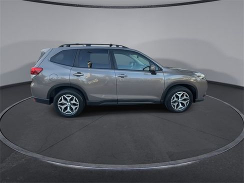 Used 2023 Subaru Forester Premium image 8