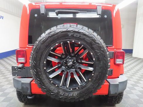 Used 2017 Jeep Wrangler Unlimited Sahara w/ Connectivity Group image 31