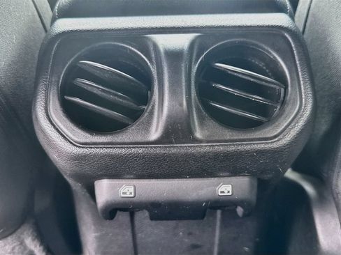 Used 2018 Jeep Wrangler Unlimited Sport S AWD/4WD image 27