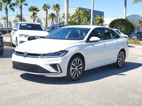 Used 2025 Volkswagen Jetta SE image 3