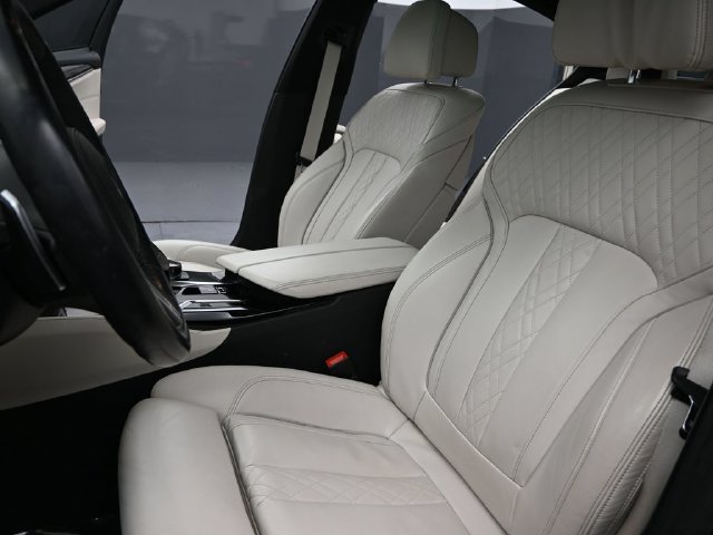 Used 2023 BMW M550i xDrive w/ Dynamic Handling Package AWD/4WD image 17
