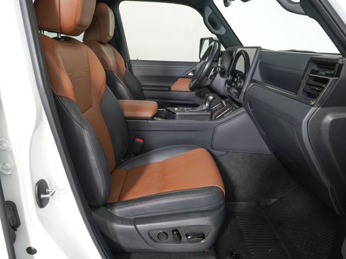 Used 2024 Lexus GX 550 w/ Cold Area Package image 9