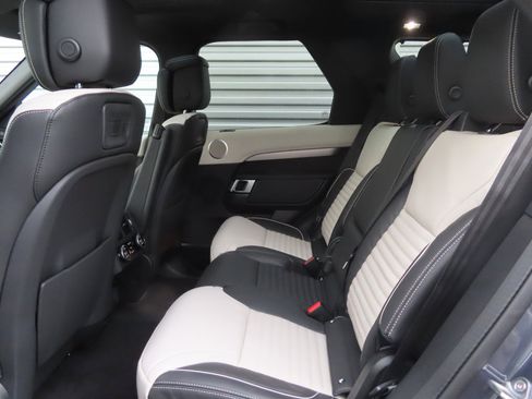 New 2024 Land Rover Discovery Dynamic SE image 6