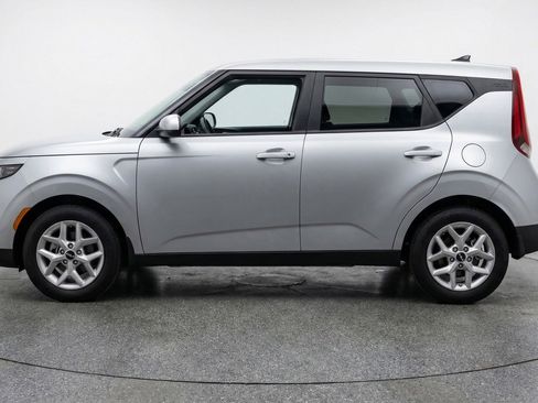 Used 2025 Kia Soul LX w/ LX Technology Package FWD image 5