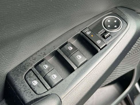 Used 2025 Kia Seltos EX image 17