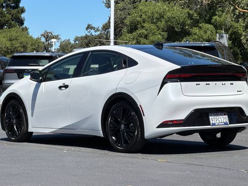 Used 2025 Toyota Prius FWD image 5
