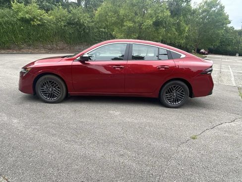New 2026 Nissan Sentra SV w/ Floor Mat Package FWD image 4