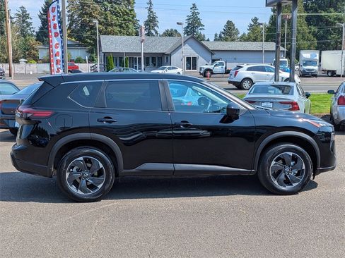 Used 2024 Nissan Rogue SV image 6